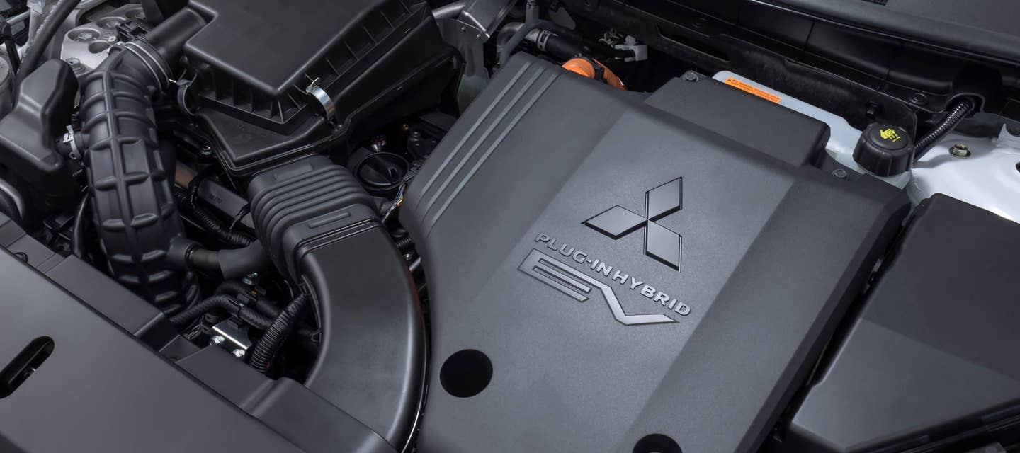 2024 / 2025 Mitsubishi Outlander PHEV SUV engine