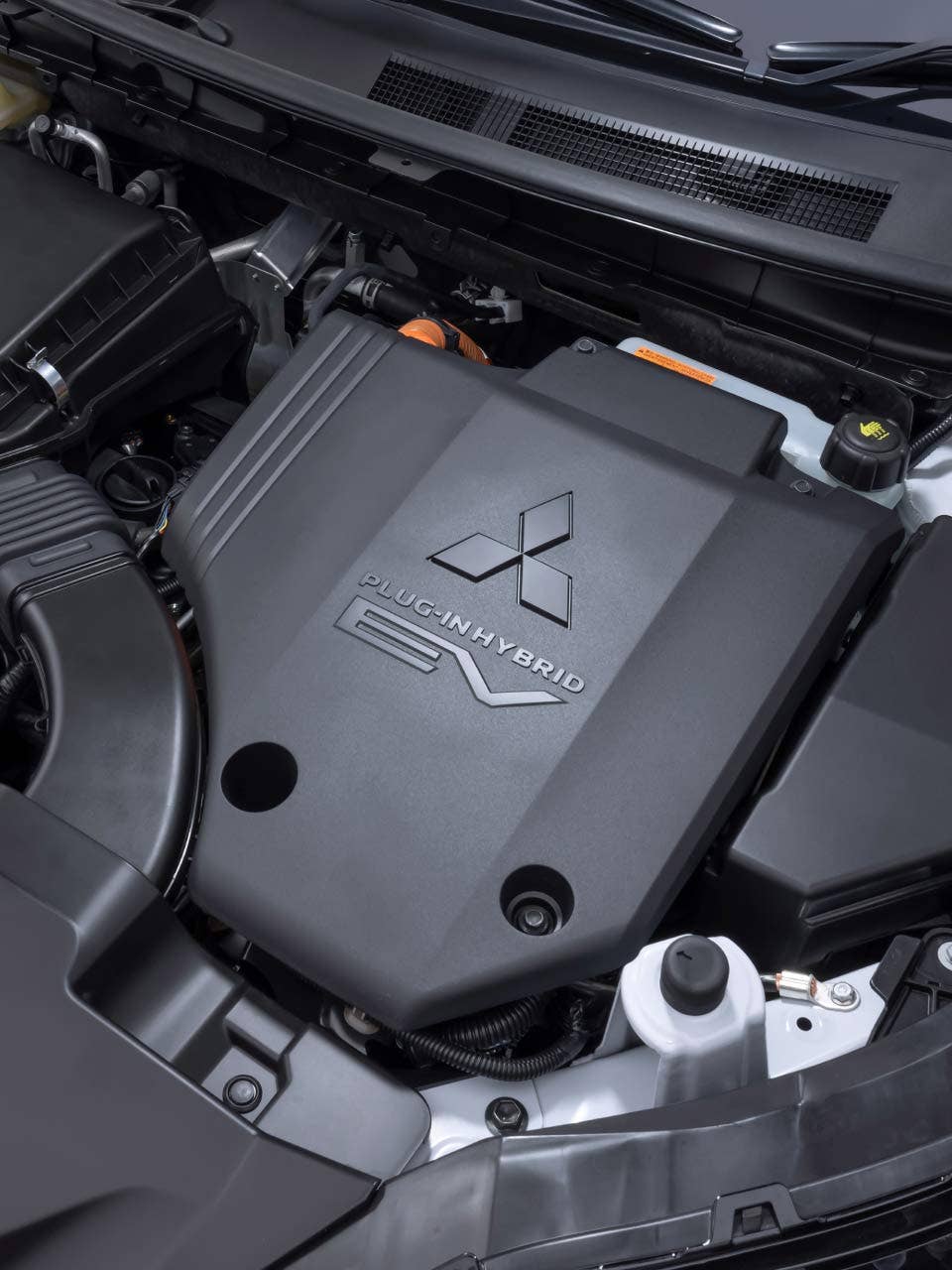 2024 / 2025 Mitsubishi Outlander PHEV SUV engine