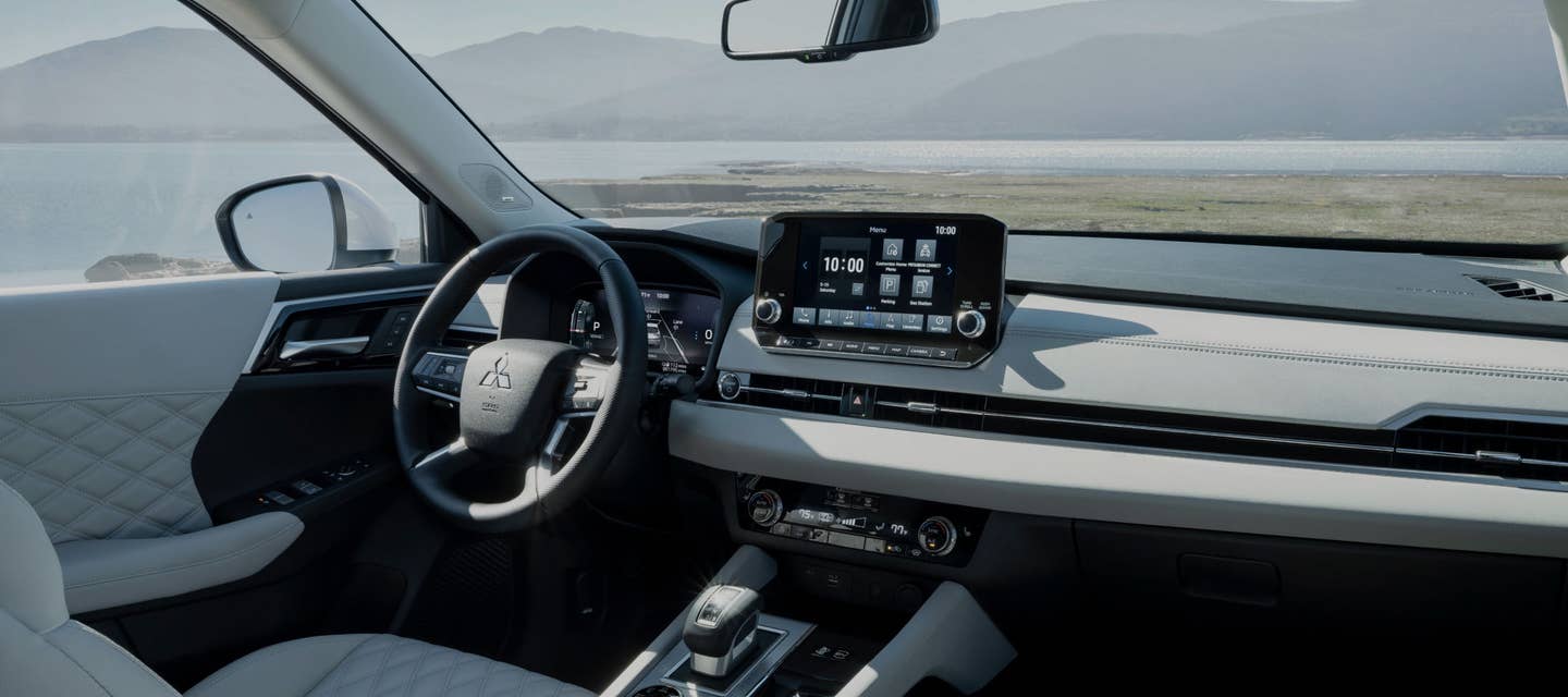 2024 / 2025 Mitsubishi Outlander PHEV SUV steering wheel and dashboard
