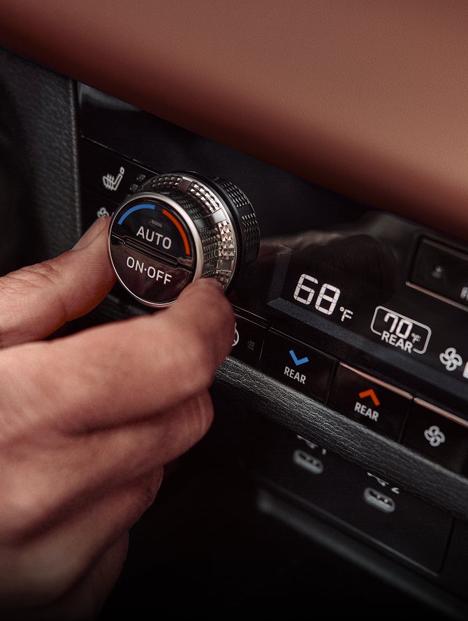 Close up on the Climate Control controls in the 2026 Mitsubishi Outlander PHEV SUV