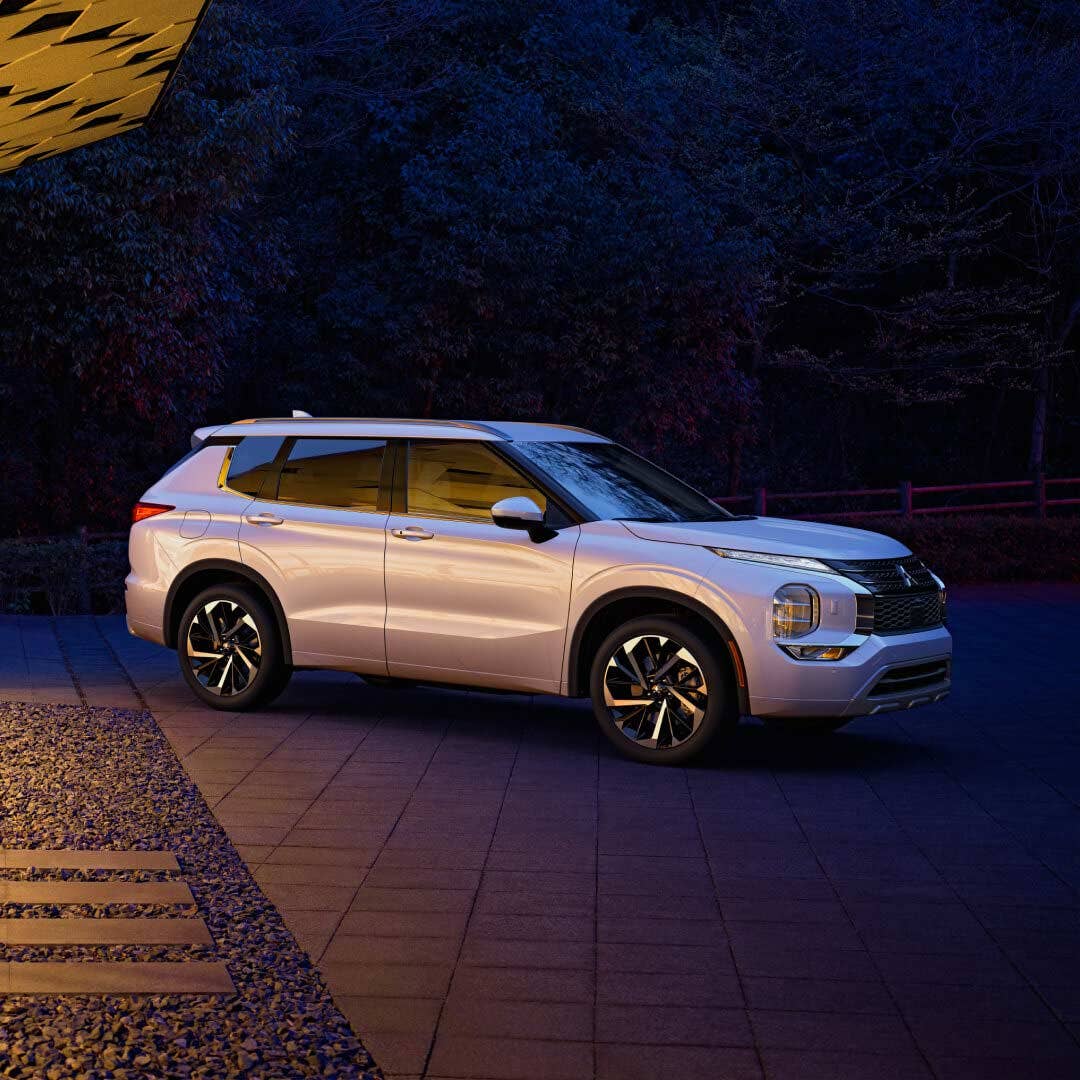 2023 Outlander Models & Trims - SE, SEL, ES & More | Mitsubishi Motors