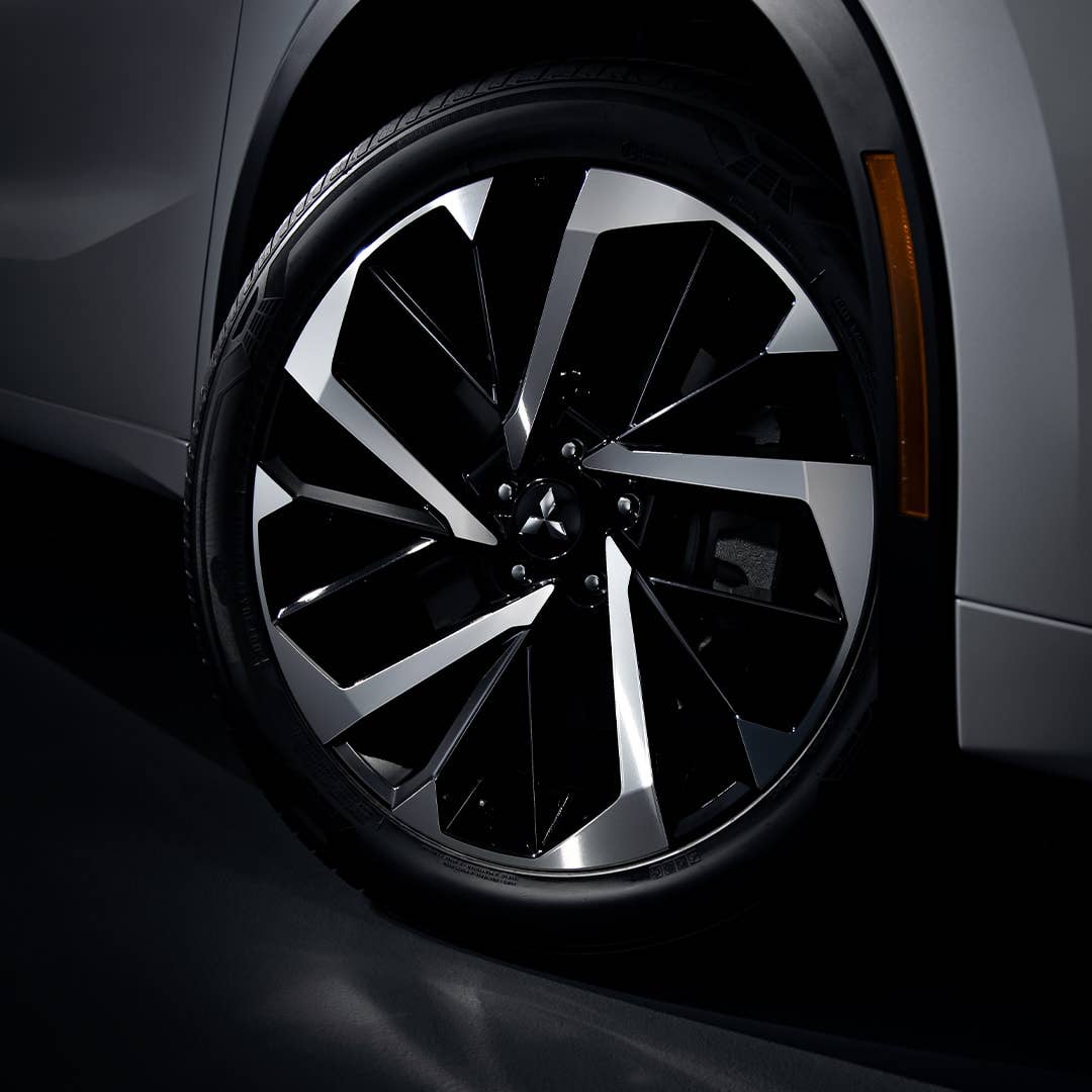2023 Mitsubishi Outlander SUV 20-inch wheels