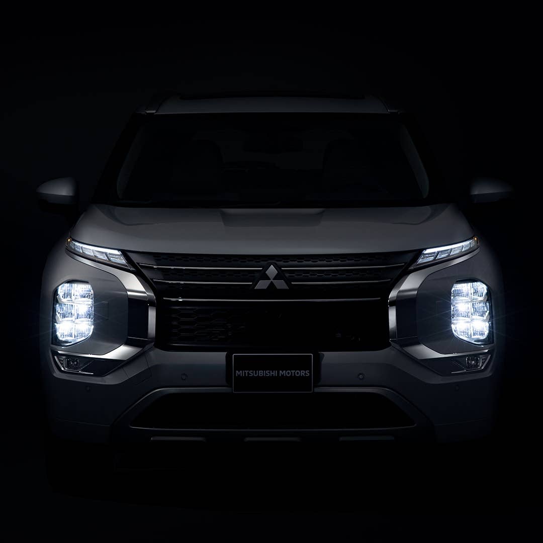 2023 Mitsubishi Outlander SUV LED headlights