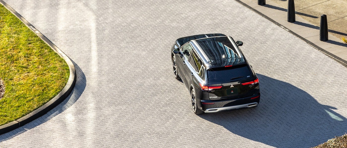 Close-up view of the 2023 Mitsubishi Outlander SUV flat roofline and windshield