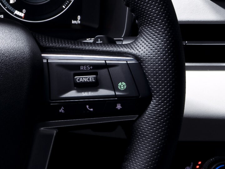 Traffic jam notification on steering wheel on the 2023 Mitsubishi Outlander