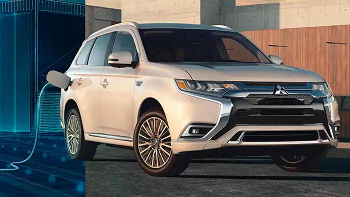 Mitsubishi гибрид. Митсубиси Аутлендер гибрид. Mitsubishi Outlander Hybrid 2013. Plug in Hybrid Mitsubishi Outlander. Аутлендер 2023.