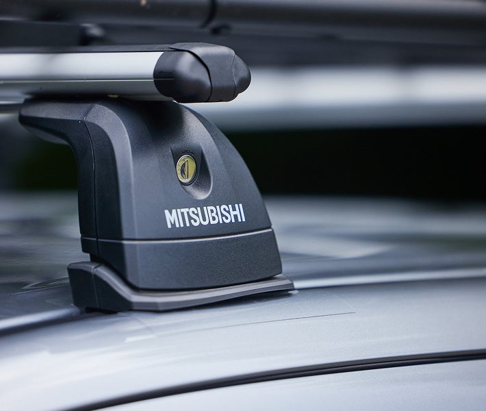 Mitsubishi Trail Edition roof rail crossbars